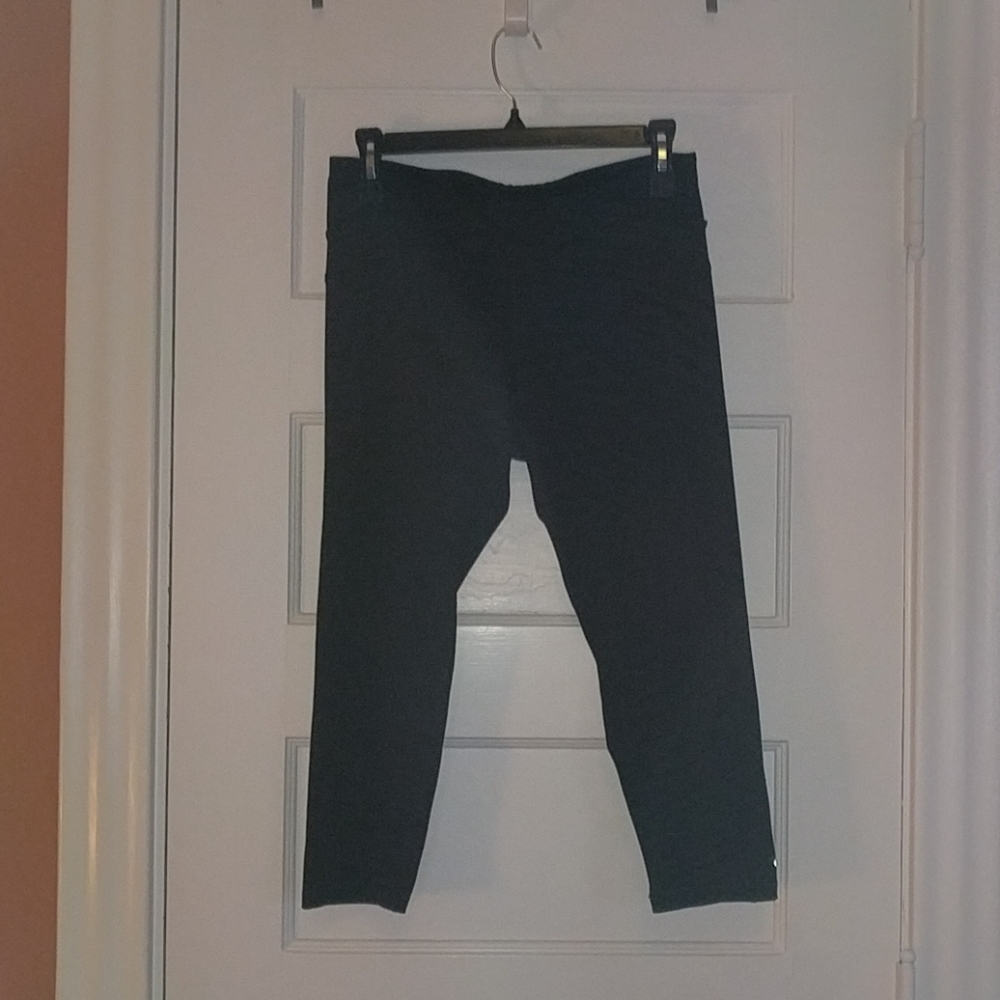 Black crop leggings